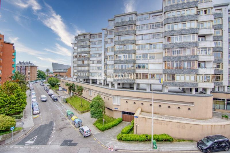 Foto 160eb579-7e72-4d73-a2aa-c838899293b8. Flat with heating in Los Castros Santander