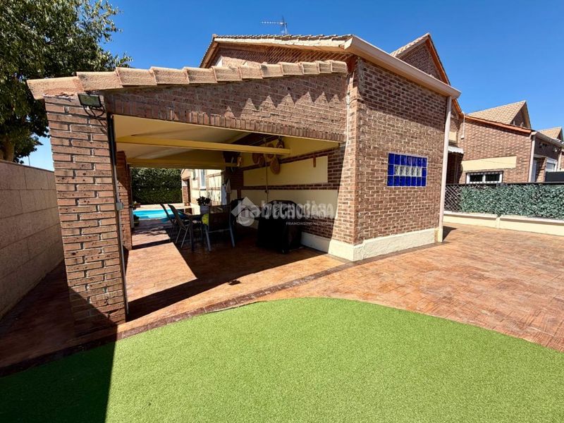 Foto 4b92500c-382a-49a6-87f0-7d593597b2bb. Casa pareada casa en venta en Villanueva de la Torre