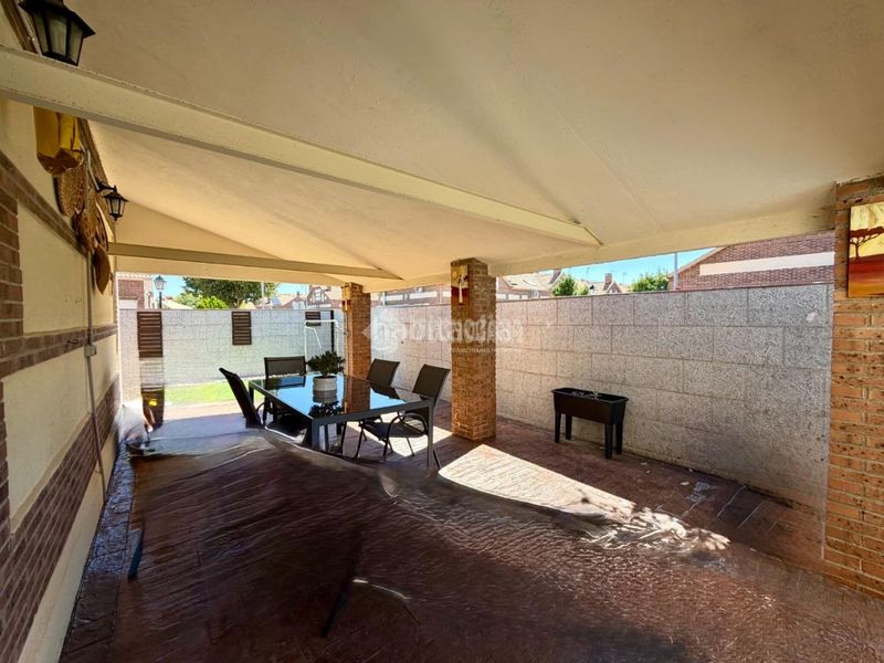 Foto 7f7ffac5-432b-4d0c-9e8e-90805165bd79. Casa pareada casa en venta en Villanueva de la Torre