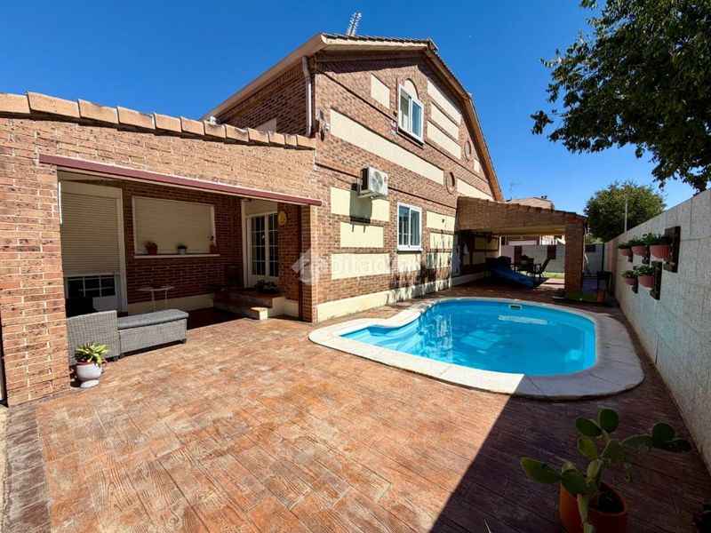 Foto 9f6b9da3-3d57-4c55-b727-d1ce8dcbdc03. Casa pareada casa en venta en Villanueva de la Torre