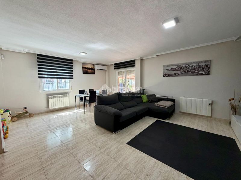 Foto b6cf836f-7a6e-40aa-a9f8-dcf044eff697. Casa pareada casa en venta en Villanueva de la Torre