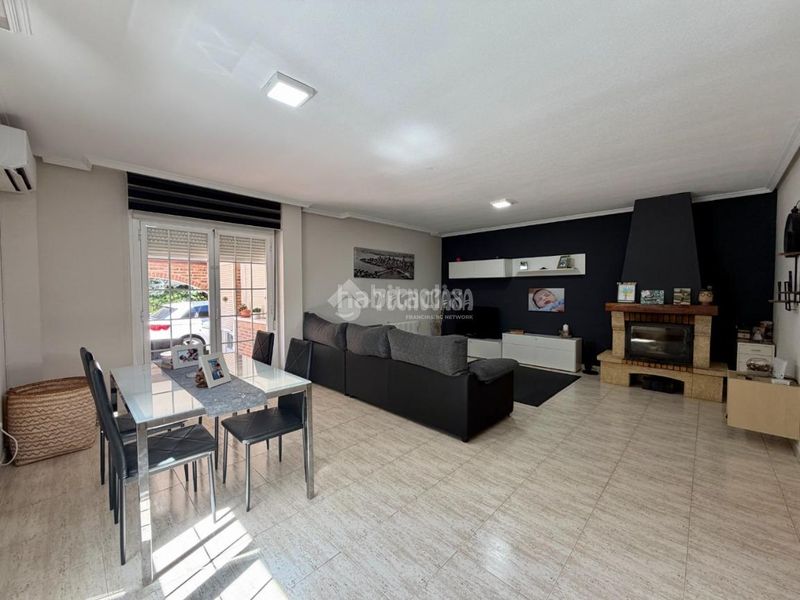 Foto dbb57614-6c34-4aeb-b92c-a82005eb6640. Casa pareada casa en venta en Villanueva de la Torre