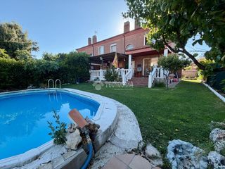 Towny house in Villanueva de la Torre. Casa en venta en villanueva de la torre
