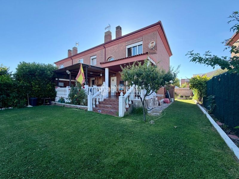 Foto 740497f4-0023-47ee-bc7f-cda5dd0481c6. Casa pareada casa en venta en Villanueva de la Torre