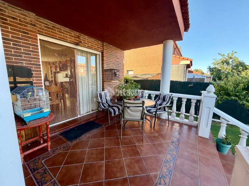Foto b405c445-0cfd-4644-b10b-ca4bcae1f471. Casa pareada casa en venta en Villanueva de la Torre