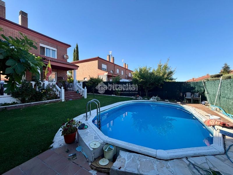 Foto bf574ade-5408-4257-9ea1-824c0af56572. Casa pareada casa en venta en Villanueva de la Torre