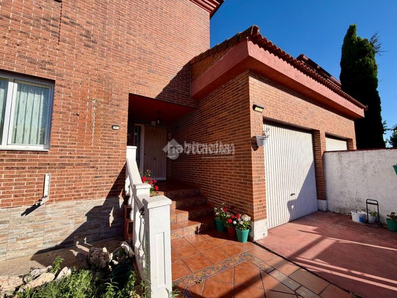 Foto f2766310-cb87-4157-8f35-67dcff5e91ca. Casa pareada casa en venta en Villanueva de la Torre