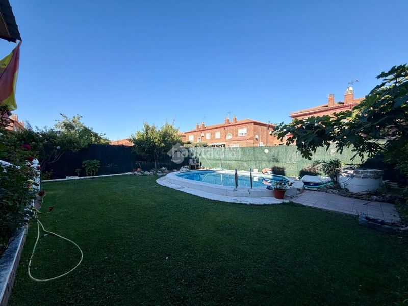 Foto f9497859-c827-456e-ad6d-2142f12a1d26. Casa pareada casa en venta en Villanueva de la Torre