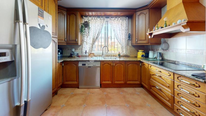 Foto 1cb4a4cb-8601-494b-8a64-8ac59bfdb111. Casa bifamiliare con riscaldamento parcheggio in Vallehermoso Azuqueca de Henares