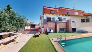 Maison jumelée à Vallehermoso. Casa en venta en azuqueca de henares