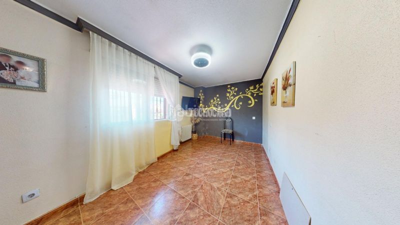 Foto 406cae93-4e18-4ba8-b9cb-46f66cdda675. Casa bifamiliare con riscaldamento parcheggio in Vallehermoso Azuqueca de Henares