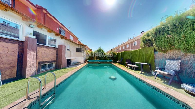 Foto 5032fc8d-7c18-417c-8e4e-b46cf0169636. Casa bifamiliare con riscaldamento parcheggio in Vallehermoso Azuqueca de Henares