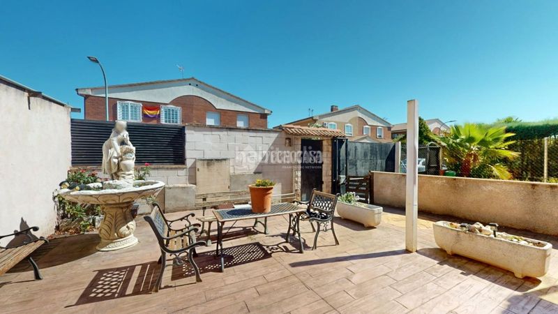 Foto 9685b535-0fbd-4de0-b385-7bdee3f0d5d0. Casa bifamiliare con riscaldamento parcheggio in Vallehermoso Azuqueca de Henares