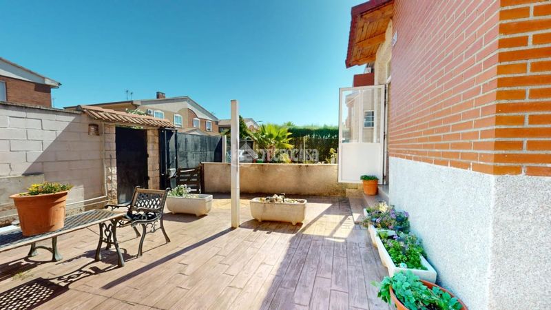 Foto d7165a8f-b34b-4524-92d2-26236f000156. Casa bifamiliare con riscaldamento parcheggio in Vallehermoso Azuqueca de Henares