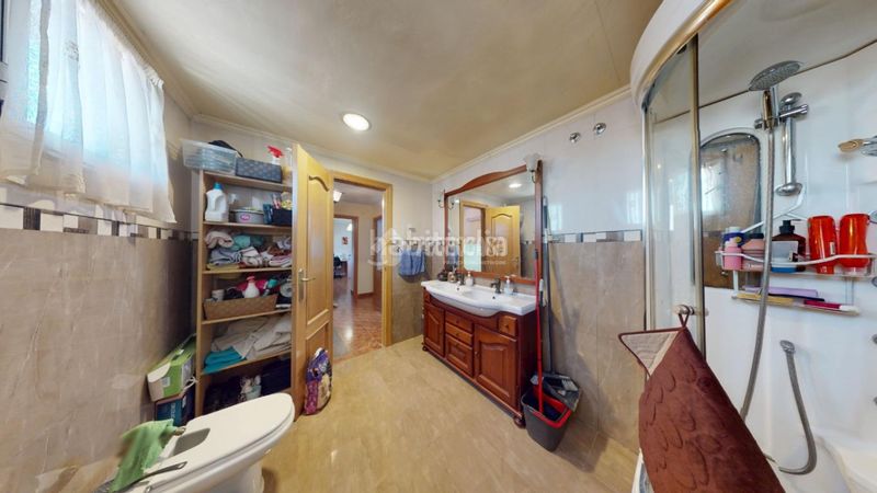 Foto f20c7015-d9d8-40eb-9445-fdc6aae69cd7. Casa bifamiliare con riscaldamento parcheggio in Vallehermoso Azuqueca de Henares