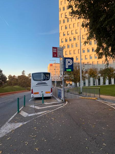 Foto 08bcca26-ae8e-43a7-9483-ad23a44870a9. Location parking voiture dans Singuerlín Santa Coloma de Gramenet