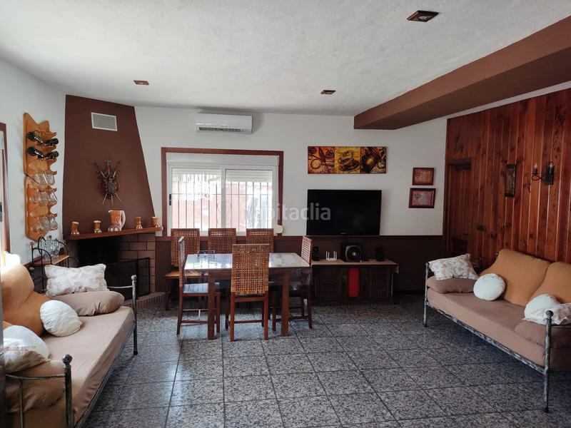 Foto c7004716-9d0f-4370-bdc6-62c44bca8a60. Xalet amb xemeneia aparcament a El Marenyet Cullera