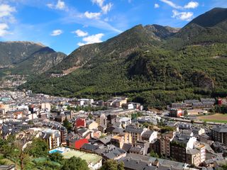 Lloguer Pis a Avinguda príncep benlloch 53. Piso de alquiler en el centro de andorra la vella