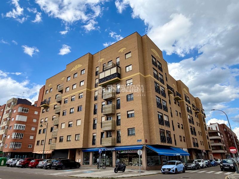 Foto 56de2b65-42e1-43c1-8857-9e68fec7dd85. Piso  en venta en El Soto León