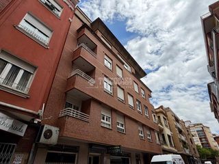 Pis  C. juan madrazo. Piso en venta en león
