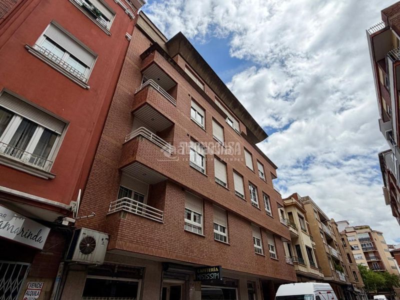 Foto 1351afd7-e207-4bb4-910e-f7ee19b73682. Pis amb calefacció aparcament a Centro Ciudad León