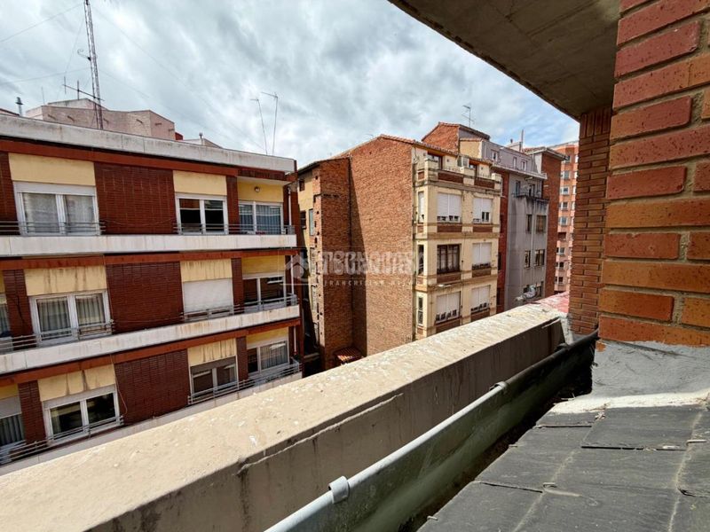 Foto 691a5817-fc76-473d-8368-632d14cb5715. Pis amb calefacció aparcament a Centro Ciudad León