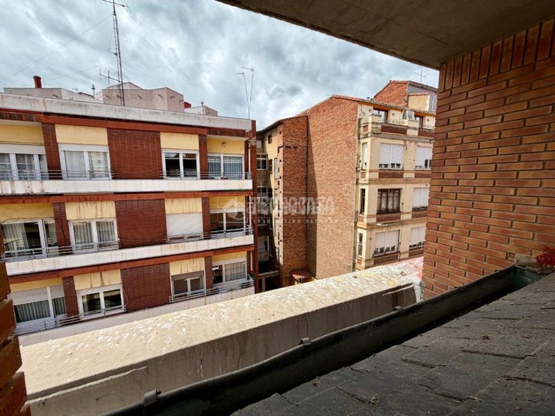 Foto 8c44b585-c4ef-4f78-8780-f6b60fd55ebf. Pis amb calefacció aparcament a Centro Ciudad León
