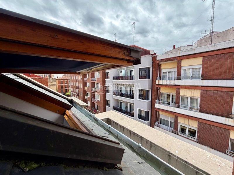 Foto bc916f35-7690-49ed-91ff-272ed6219e08. Pis amb calefacció aparcament a Centro Ciudad León