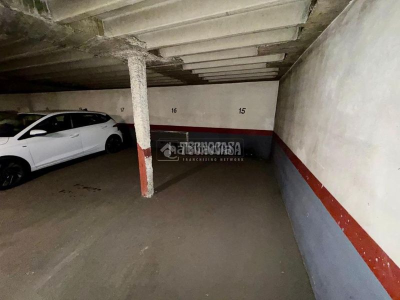 Foto d0dcd7ae-a12f-434b-b6dd-db3abba080e5. Pis amb calefacció aparcament a Centro Ciudad León