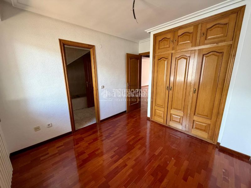 Foto f1793f39-d983-4509-8877-8fa155221699. Pis amb calefacció aparcament a Centro Ciudad León