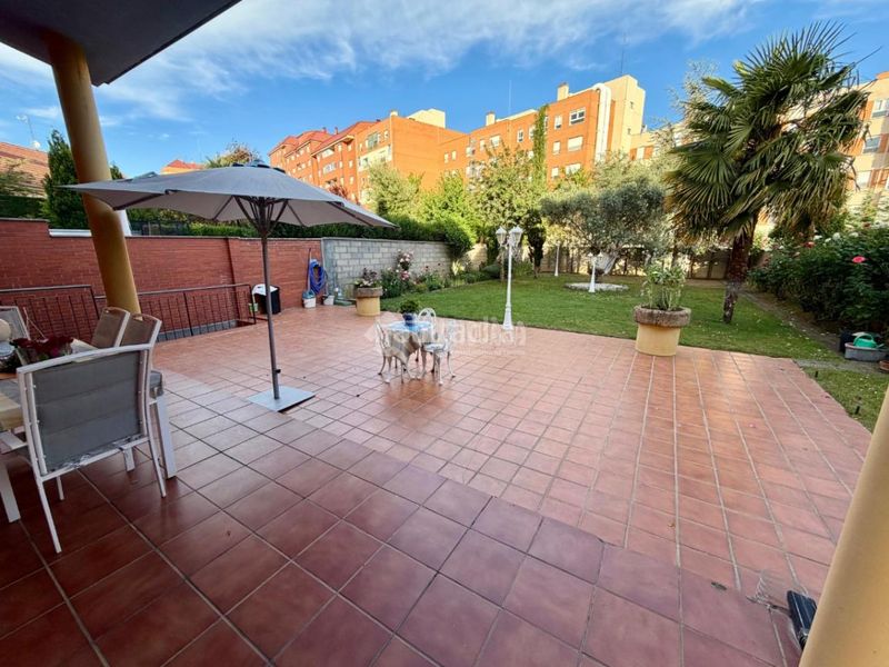 Foto 37a7b3e6-f48a-40c6-bc57-327d5aaf66f2. Casa aparellada amb calefacció aparcament a Las Eras de Renueva León