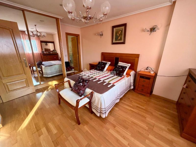 Foto 3a052c1b-7e9a-433d-8505-b695a19a28cb. Casa aparellada amb calefacció aparcament a Las Eras de Renueva León