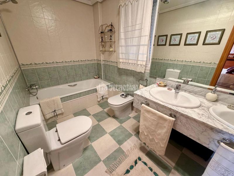 Foto 5d4ee57e-0198-45fb-aa73-d49acc445a27. Casa aparellada amb calefacció aparcament a Las Eras de Renueva León