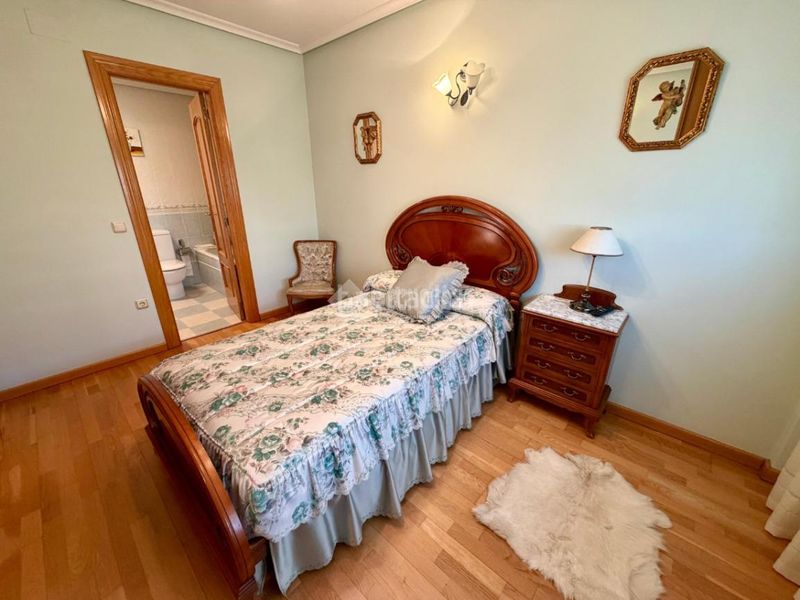 Foto 824a7885-ef35-455a-9a07-1b9a15820323. Casa aparellada amb calefacció aparcament a Las Eras de Renueva León