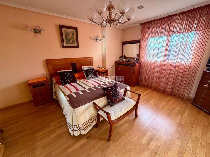 Foto acaf0e46-45a7-48aa-a9c4-4e61a931e2eb. Casa aparellada amb calefacció aparcament a Las Eras de Renueva León