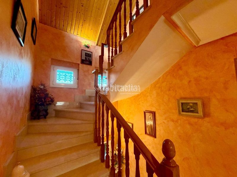 Foto b1b94a9e-e29f-406c-8231-4d93544f53b1. Casa aparellada amb calefacció aparcament a Las Eras de Renueva León