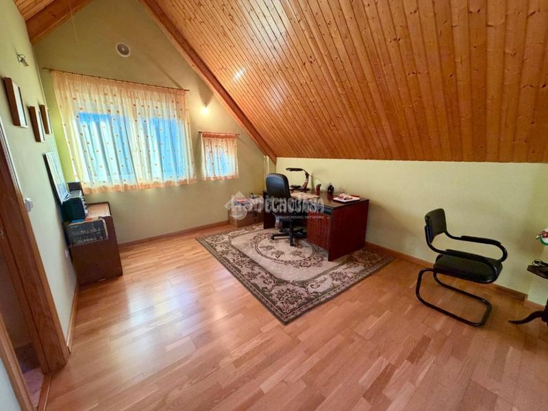 Foto d1a4d363-6030-449d-8a90-b87b6d09e620. Casa aparellada amb calefacció aparcament a Las Eras de Renueva León