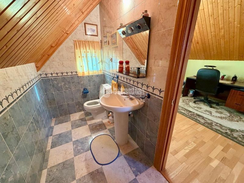 Foto d74bd3fd-71d7-4b66-8a42-6de4d37b6d32. Casa aparellada amb calefacció aparcament a Las Eras de Renueva León