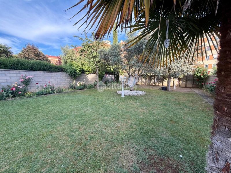 Foto fbe8e2ac-1f77-48cf-9a16-f16006172c8d. Casa aparellada amb calefacció aparcament a Las Eras de Renueva León
