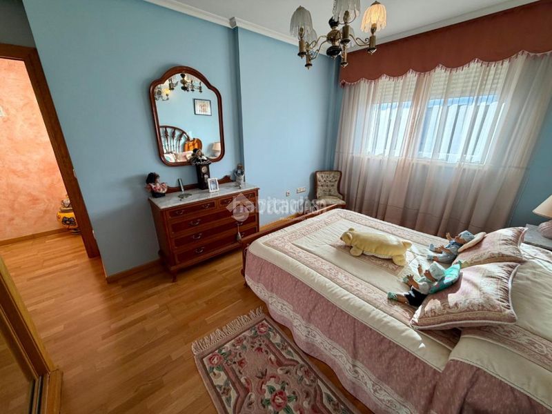 Foto feaee4c5-c15a-47cb-9a87-e8ce6edf81ca. Casa aparellada amb calefacció aparcament a Las Eras de Renueva León