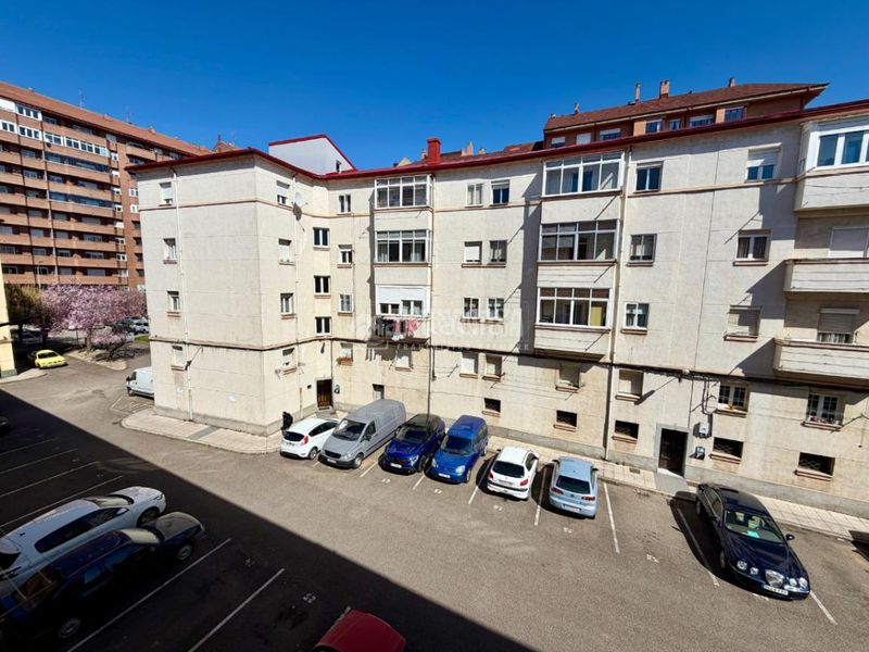 Foto 333a5b2e-1890-4bce-abd2-7bea6985b2d1. Pis amb calefacció a Crucero León