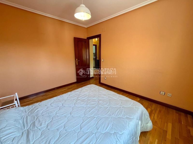 Foto e4bb30d7-a58b-4326-93ce-f5fcf01666ac. Pis amb calefacció a Crucero León