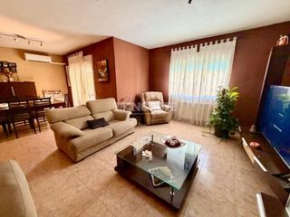Maison jumelée à Parque Manuel de Vega-Carretera de Ugena. Casa en venta en illescas