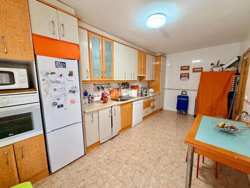 Foto def391e0-5aba-4929-b6db-3048feeaa6d6. Casa aparellada amb aparcament a Parque Manuel de Vega-Carretera de Ugena Illescas