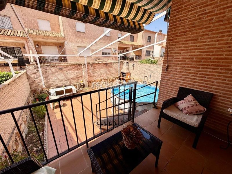 Foto e86302dc-bb4f-4f28-b0a2-f3d980879763. Casa aparellada amb aparcament a Parque Manuel de Vega-Carretera de Ugena Illescas