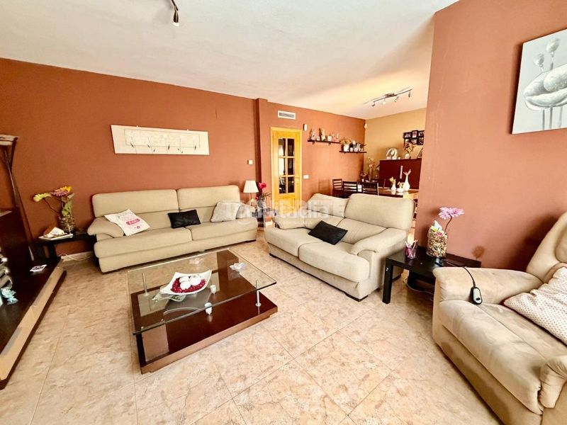 Foto f3e13113-19a9-46f0-bb21-7317ba82f37e. Casa aparellada amb aparcament a Parque Manuel de Vega-Carretera de Ugena Illescas