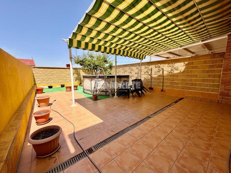 Foto 5048882d-1633-42ad-8dc2-1d9cb164a9c8. Casa aparellada a Parque Manuel de Vega-Carretera de Ugena Illescas