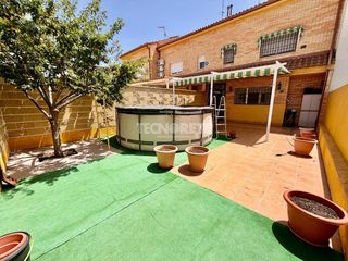 Doppelhaus in Parque Manuel de Vega-Carretera de Ugena. Casa en venta en illescas