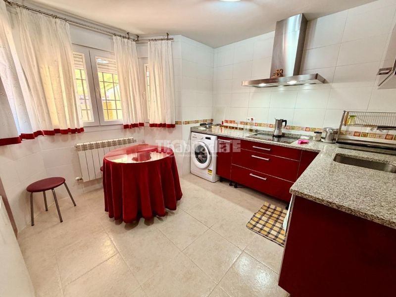 Foto e0ac8776-bbc6-415e-8f8e-dcaecc1f28c5. Casa aparellada a Parque Manuel de Vega-Carretera de Ugena Illescas
