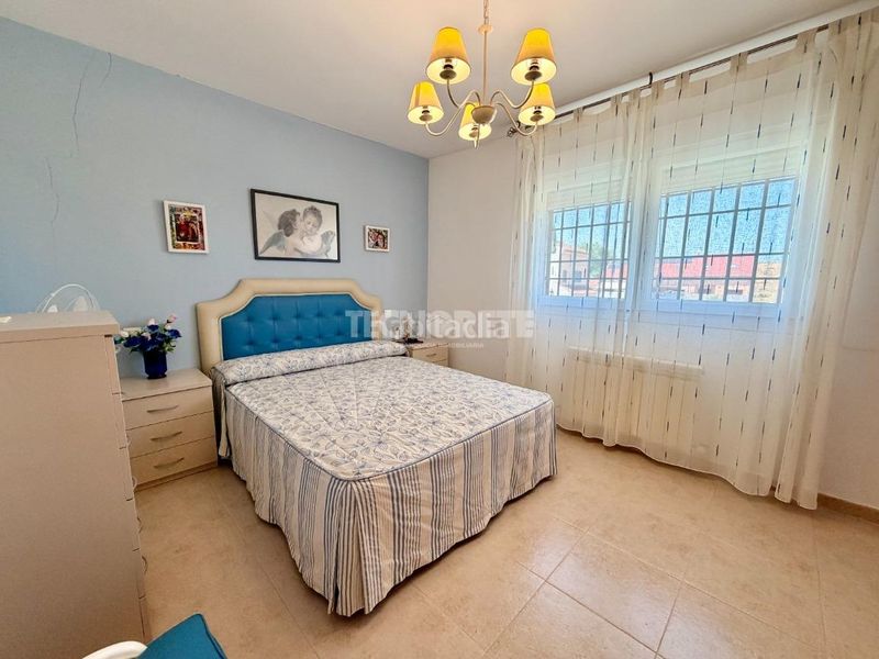 Foto f6240d4b-fd27-4791-89dd-d5e2bc71773c. Casa aparellada a Parque Manuel de Vega-Carretera de Ugena Illescas